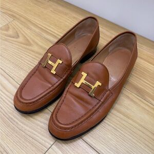 HERMÈS Women's Tan Leather Loafer Flats EU 38 Gold Logo Accent